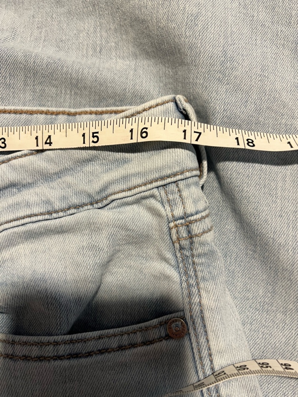 American Eagle Wide Leg Baggy Low Rise Light Wash Jeans - Picture 7 of 9